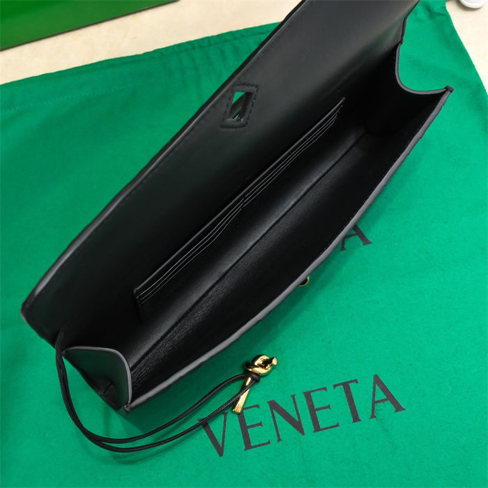 BV Long Clutch Andiamo With Handle Black High