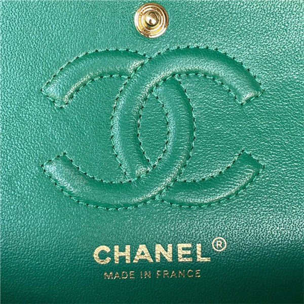 Small CLASSIC HANDBAG Lambskin Gold Metal Green A