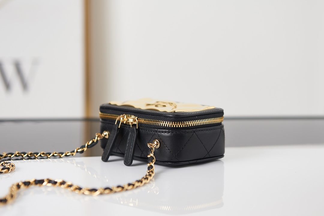 Chanel CLUTCH WITH CHAIN Lambskin & Gold-Tone Metal AP2393 Black High