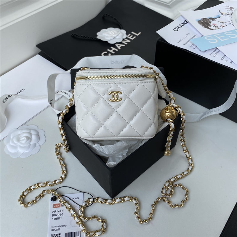 Chanel SMALL VANITY WITH CHAIN Lambskin & Gold-Tone Metal AP1447 White A