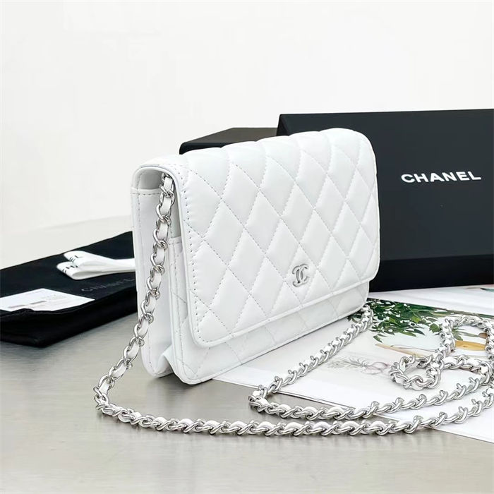 Classic Wallet on Chain AP0250 Lambskin White Silver Metal B