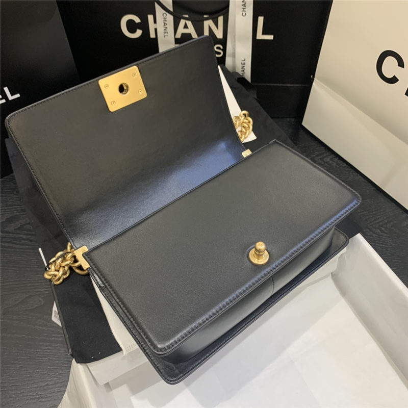 BOY Chanel HANDBAG Lambskin Gold Metal Black A