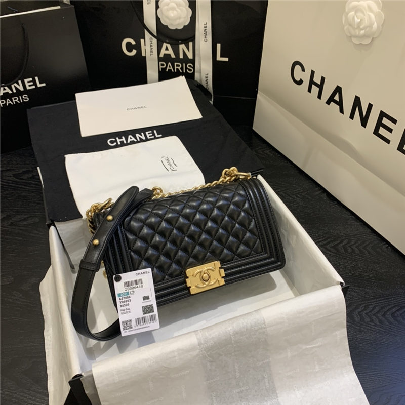 BOY Chanel HANDBAG Lambskin Gold Metal Black A