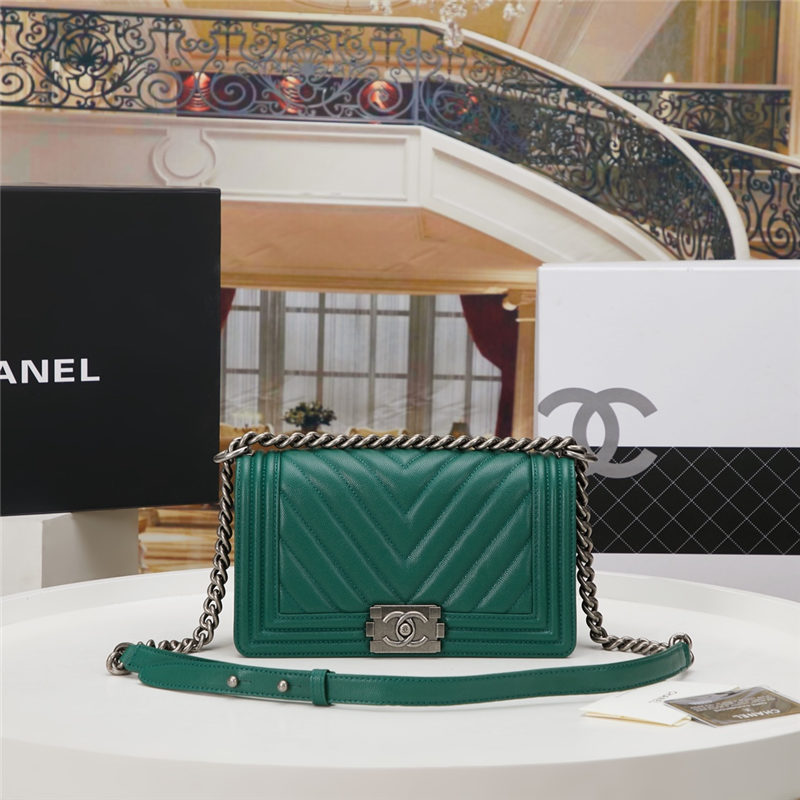 BOY Chanel HANDBAG Chevrons Pattern Grained Calfskin Green B