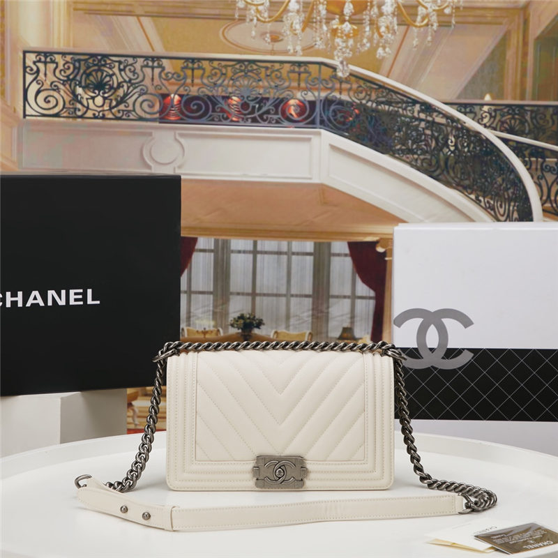 BOY Chanel HANDBAG Chevrons Pattern Grained Calfskin White B