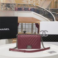 BOY Chanel HANDBAG Chevrons Pattern Grained Calfskin Burgundy B