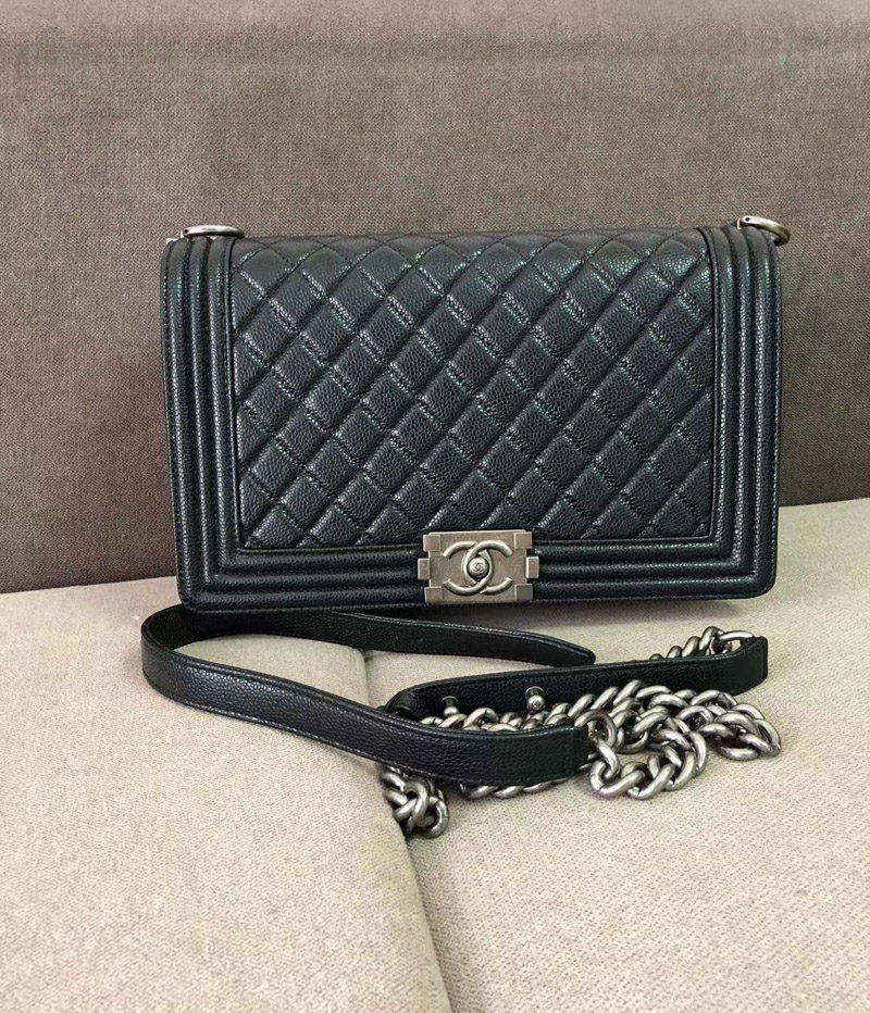 LARGE BOY Chanel HANDBAG Grained Calfskin Black High