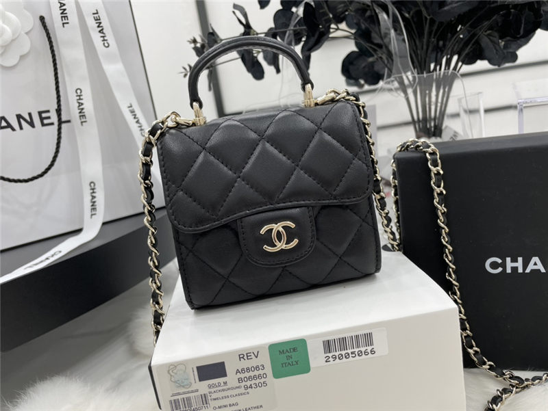 Chanel CLUTCH WITH CHAIN A68063 Lambskin & Gold-Tone Metal Black High