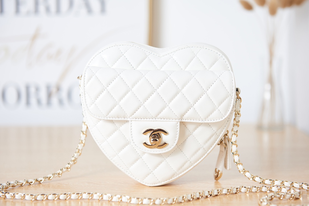 Chanel HEART BAG Lambskin & Gold-Tone Metal AS3191 A