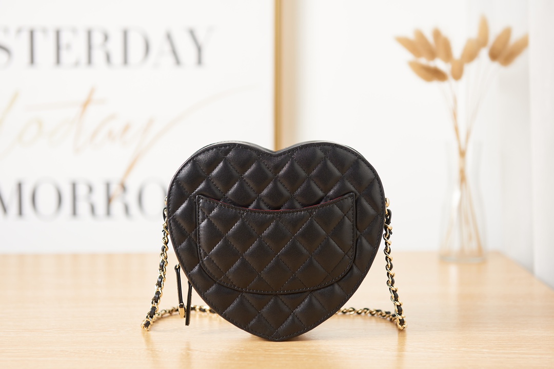 Chanel HEART BAG Lambskin & Gold-Tone Metal AS3191 A