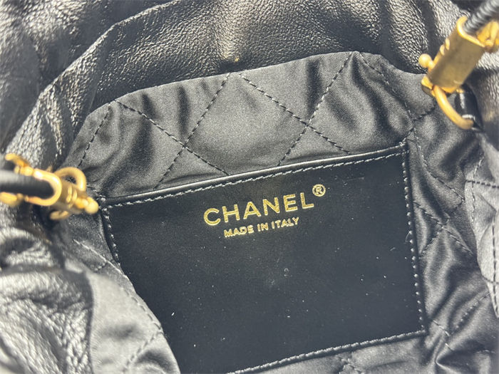 Chanel 22 MINI HANDBAG Shiny Lambskin Black, Bijoux Charms & Gold-Tone Metal AS3980 High