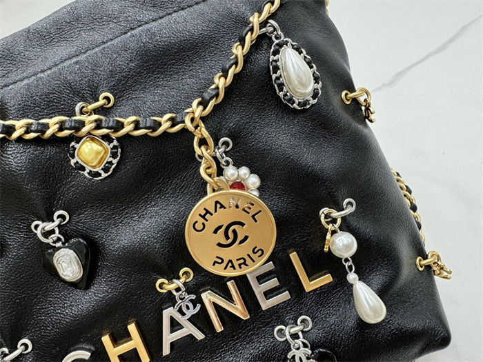 Chanel 22 MINI HANDBAG Shiny Lambskin Black, Bijoux Charms & Gold-Tone Metal AS3980 High