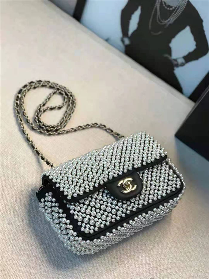 Mini CLASSIC HANDBAG Lambskin Pearls Gold Metal Black High