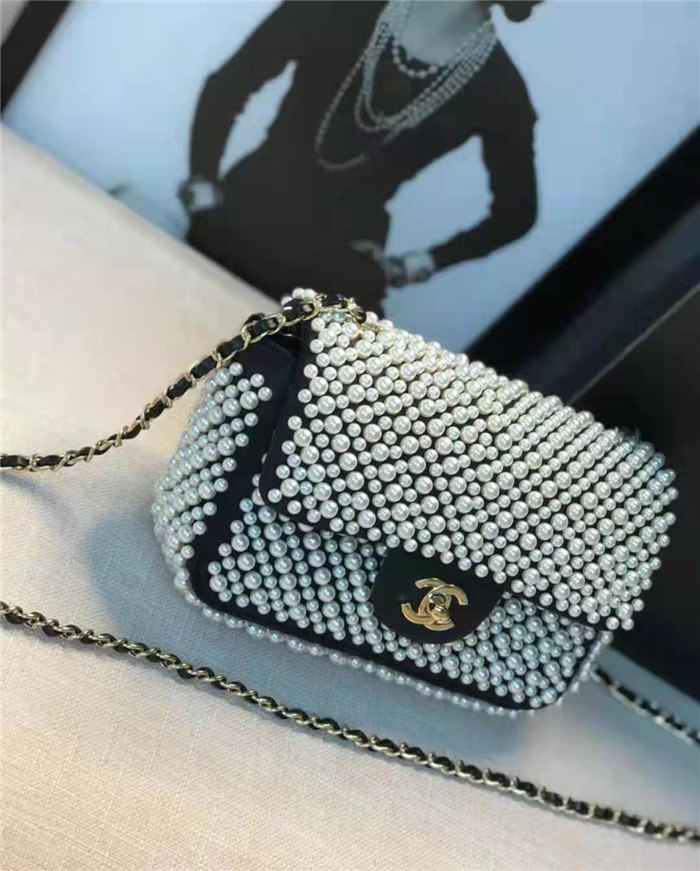 Mini CLASSIC HANDBAG Lambskin Pearls Gold Metal Black High