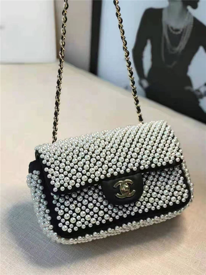 Mini CLASSIC HANDBAG Lambskin Pearls Gold Metal Black High