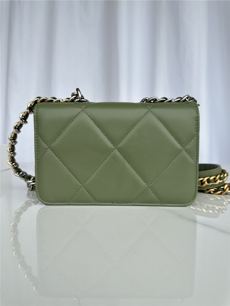 Chanel 19 WALLET ON CHAIN-A Shiny Lambskin, Gold/Silver-Tone & Ruthenium-Finish Metal Green A