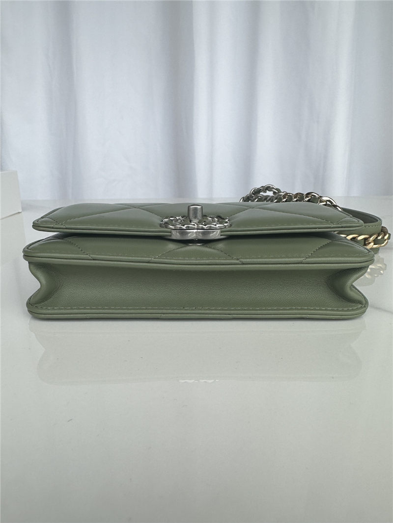 Chanel 19 WALLET ON CHAIN-A Shiny Lambskin, Gold/Silver-Tone & Ruthenium-Finish Metal Green A