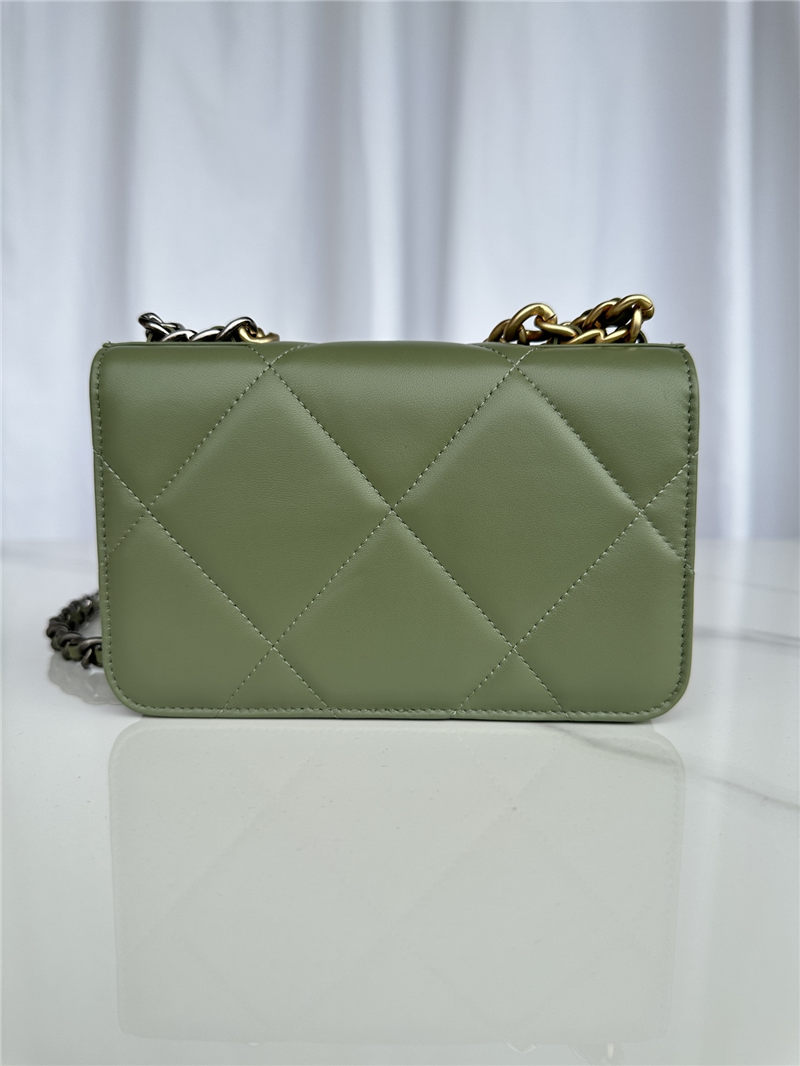 Chanel 19 WALLET ON CHAIN-A Shiny Lambskin, Gold/Silver-Tone & Ruthenium-Finish Metal Green A