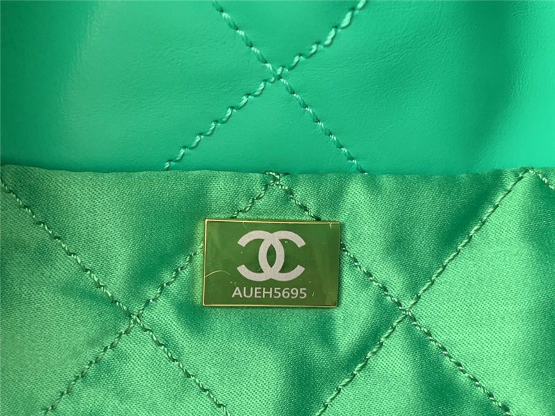 Chanel 22 LARGE HANDBAG Shiny Calfskin & Gold-Tone Metal AS3262 Green High