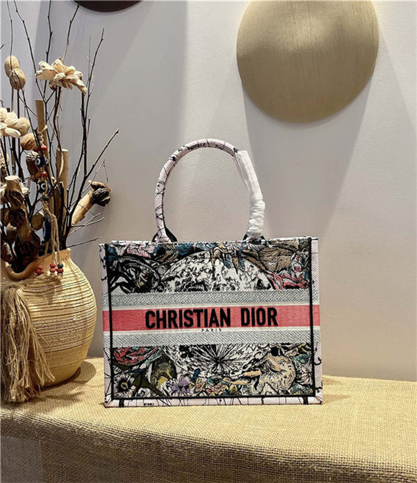 MEDIUM Dior BOOK TOTE Embroidery High