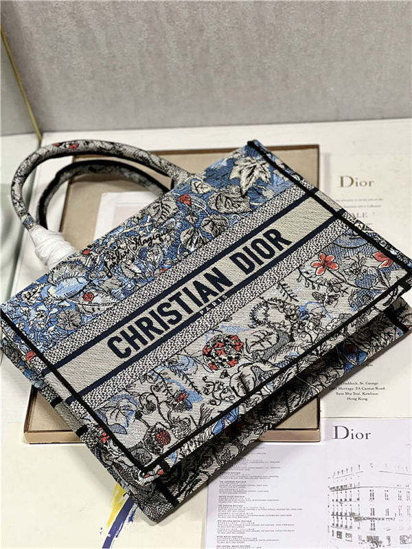 MEDIUM Dior BOOK TOTE Dior Jardin Magique Embroidery Denim High