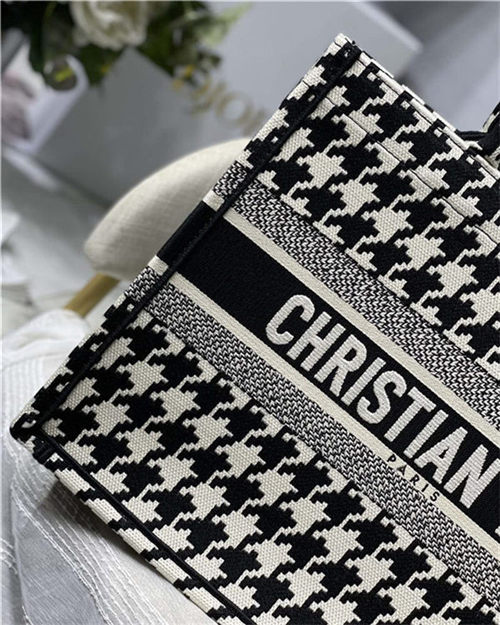 MEDIUM Dior BOOK TOTE Houndstooth Embroidery Black and White High