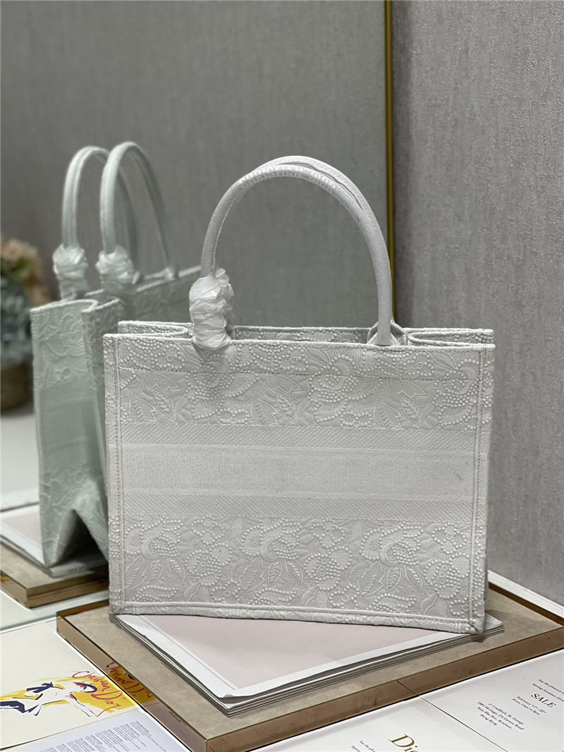 MEDIUM Dior BOOK TOTE Embroidery with Macramé Effect High