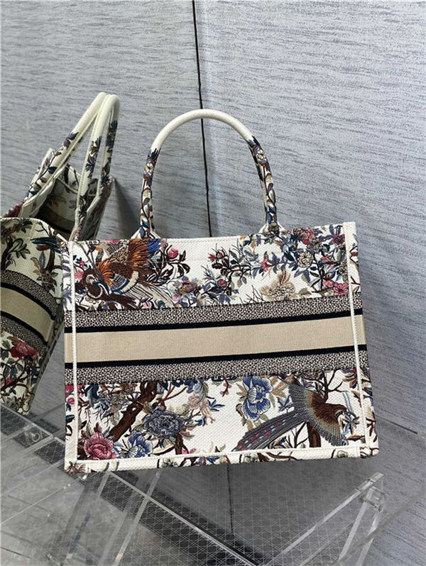 MEDIUM Dior BOOK TOTE Dior Jardin d'Hiver Embroidery White High