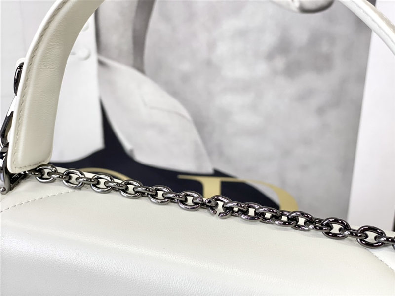 30 MONTAIGNE CHAIN BAG WITH HANDLE Maxicannage Lambskin White High