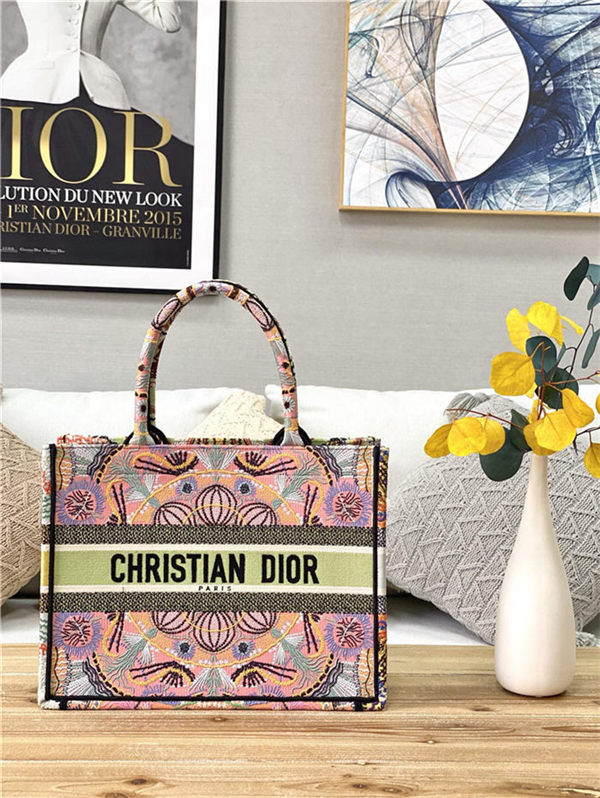 MEDIUM Dior BOOK TOTE Embroidery High