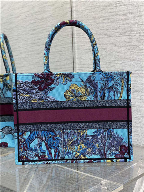 MEDIUM Dior BOOK TOTE Toile de Jouy Voyage Embroidery Blue High