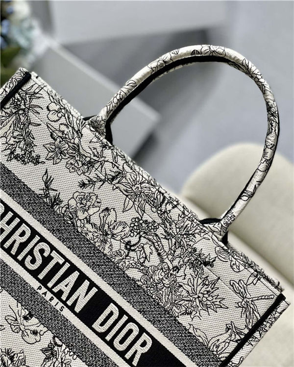 MEDIUM Dior BOOK TOTE Toile de Jouy Flowers Embroidery High