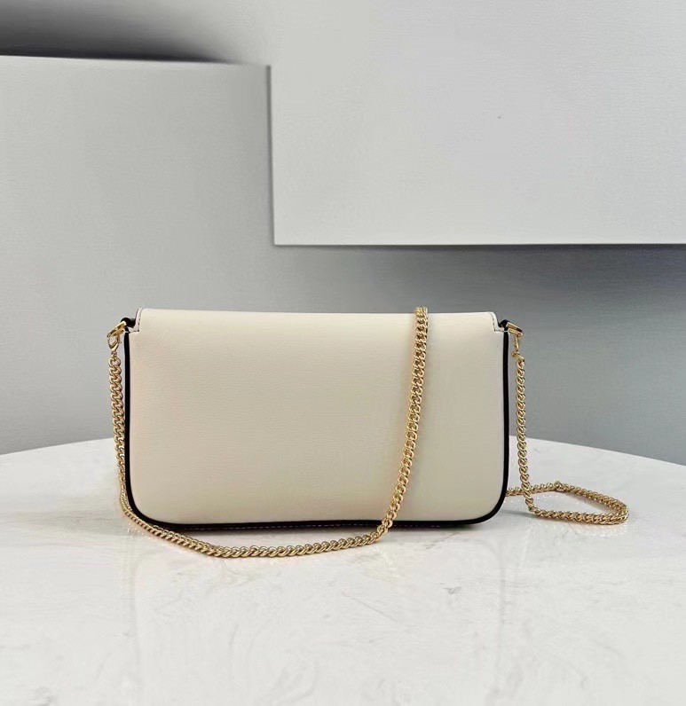 BAGUETTE Chain Leather bag White High