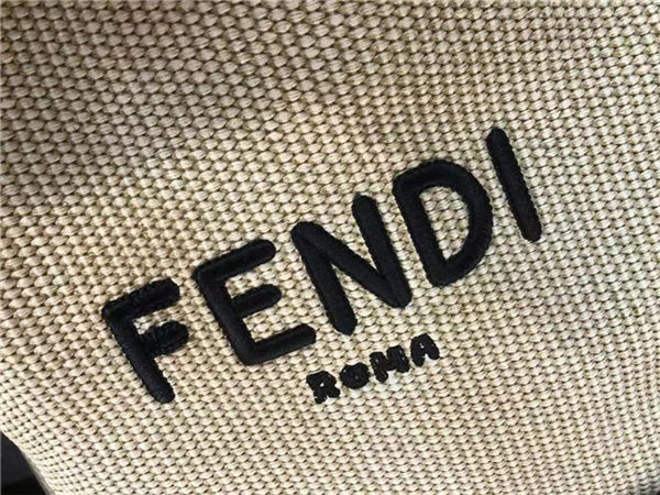 Fendi PACK MEDIUM POUCH Raffia Beige Mid