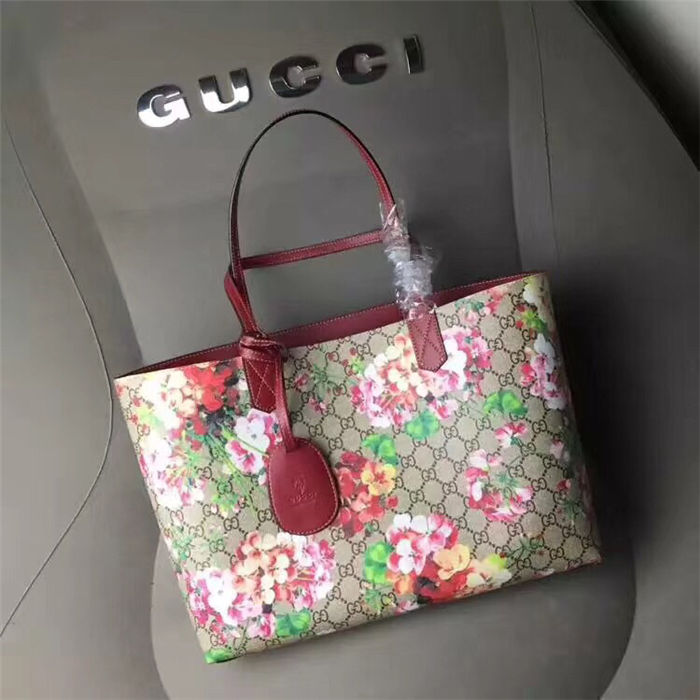 Gucci Reversible GG Tote Red mid