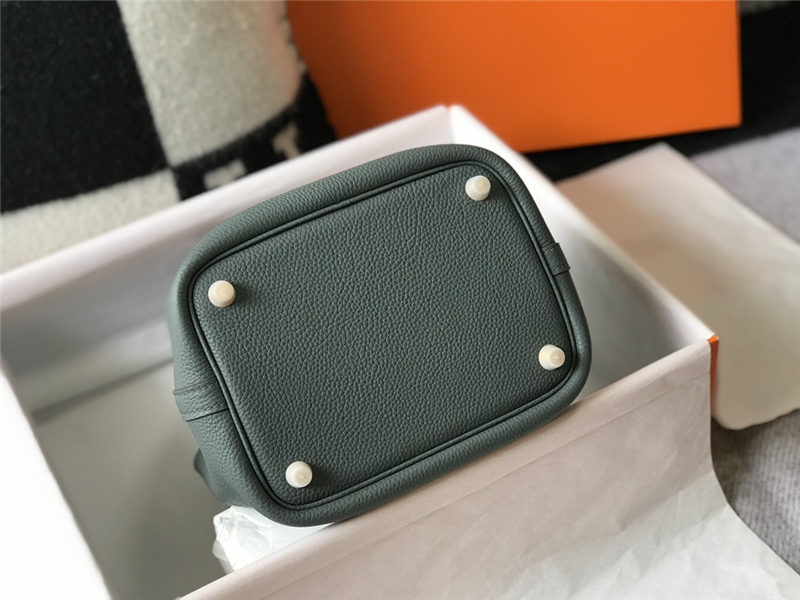 Hermes Picotin Lock 18/22 Bag Togo Leather In Vert Amande WAX High