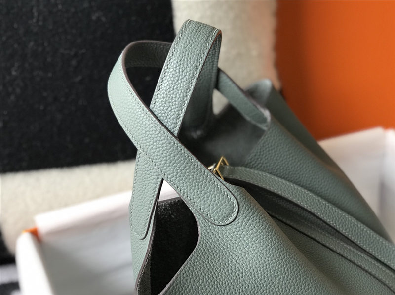 Hermes Picotin Lock 18/22 Bag Togo Leather In Vert Amande WAX High