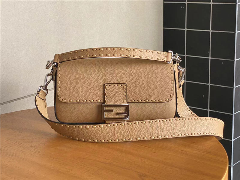 BAGUETTE Selleria bag with oversized topstitching Beige High