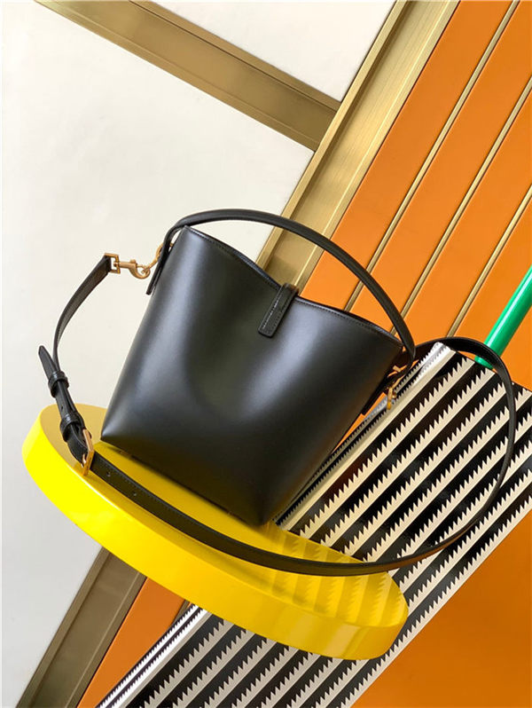 LE 37 SMALL IN SHINY LEATHER BUCKET BAG Black High