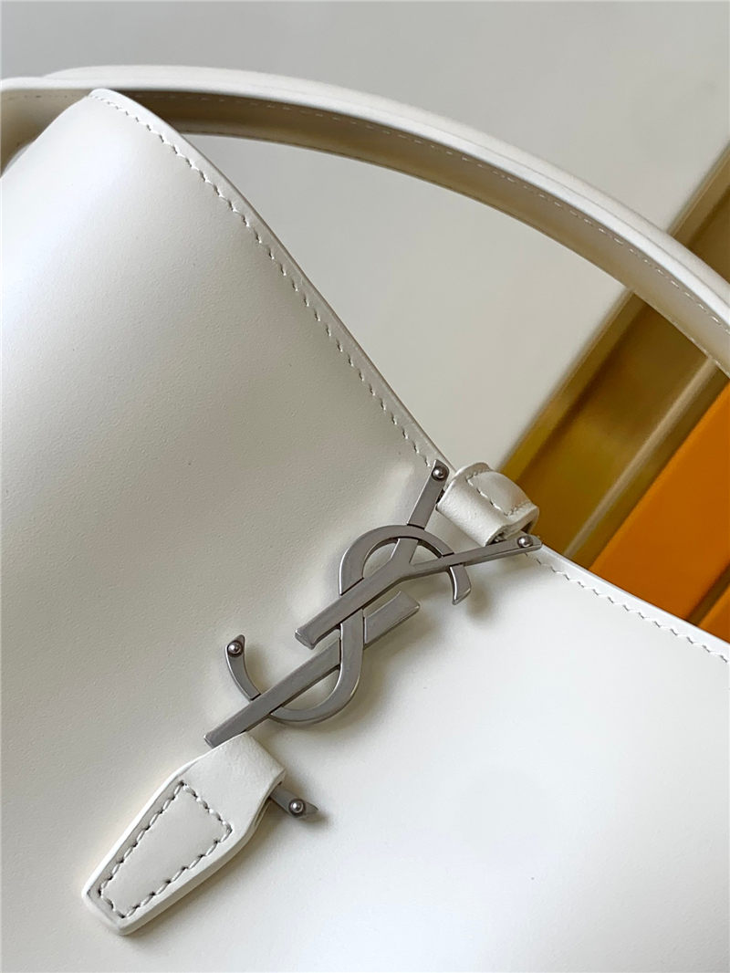 LE 37 SMALL IN SHINY LEATHER BUCKET BAG White High