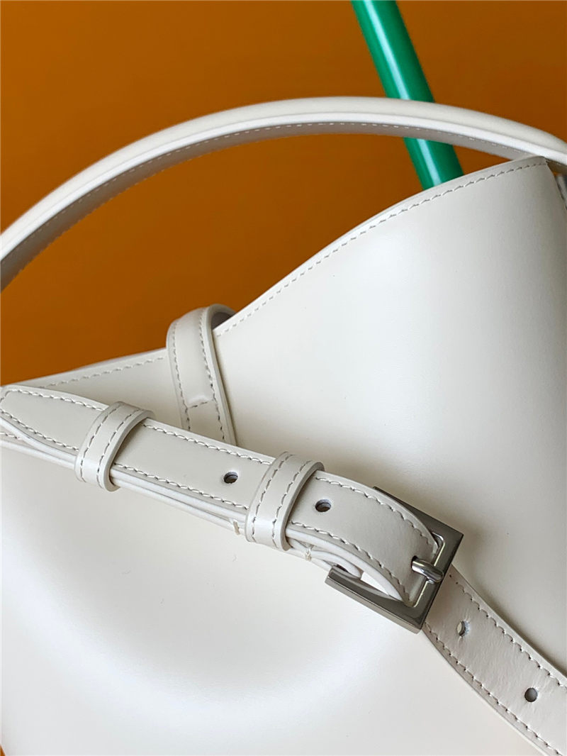 LE 37 SMALL IN SHINY LEATHER BUCKET BAG White High