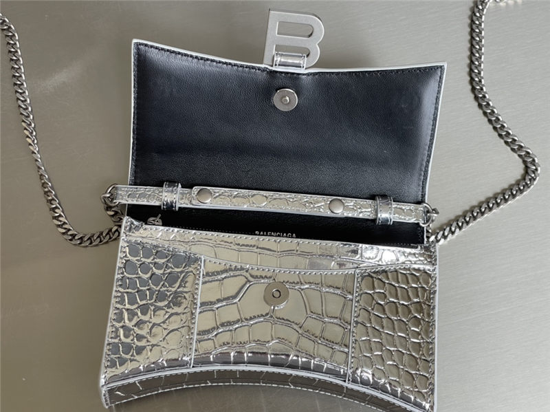 WOMEN'S HOURGLASS WALLET ON CHAIN IN Shiny Crocodile Embossed Silver High