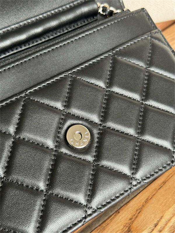 Classic Wallet on Chain AP0250 Lambskin Black Silver Metal B