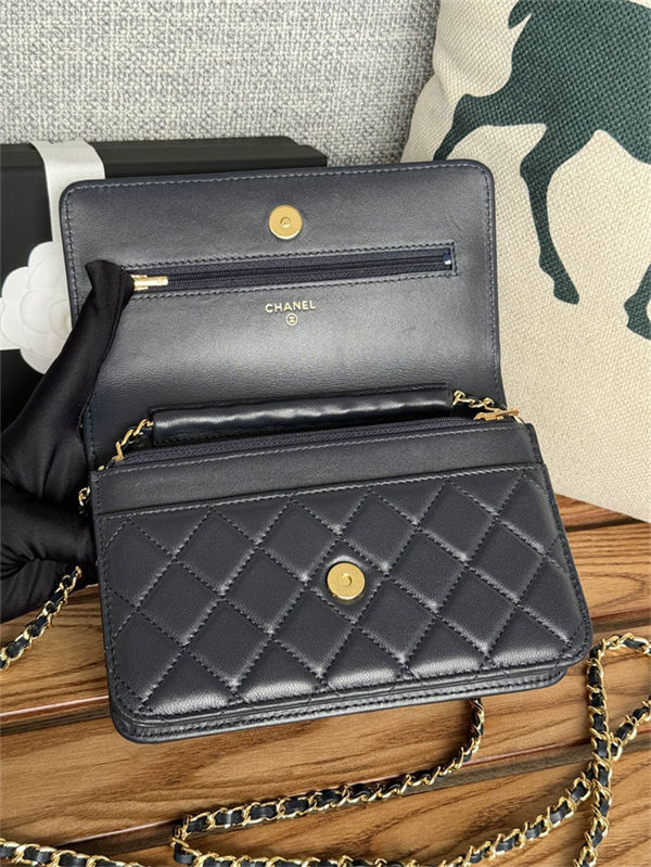 Classic Wallet on Chain AP0250 Lambskin Navy Gold Metal B