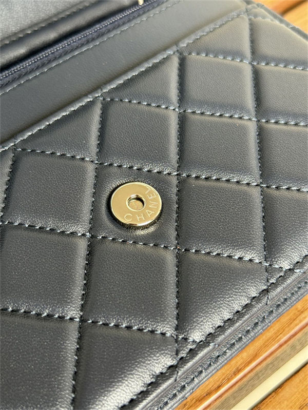 Classic Wallet on Chain AP0250 Lambskin Navy Silver Metal B