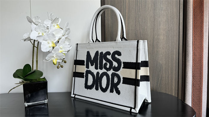 MEDIUM Dior BOOK TOTE Miss Dior Graffiti Embroidery High