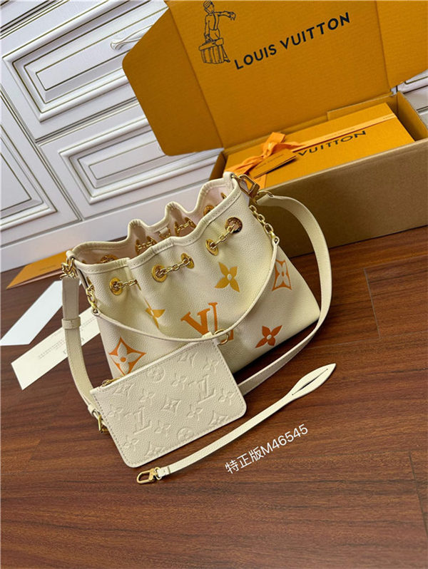 Louis Vuitton Summer Bundle Embossed supple cowhide leather M46545 Top