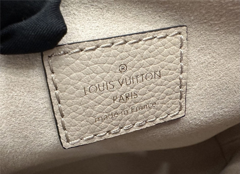 Louis Vuitton Oxford Lockme Grained calf leather M22792 Top