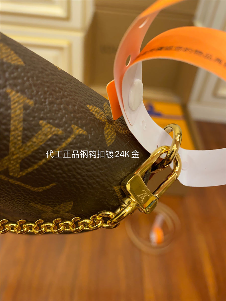 Louis Vuitton Favorite MM Bag Monogram Canvas M40718 Top