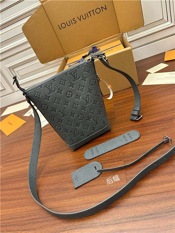 Louis Vuitton Climbing Hobo Cruiser PM M20875 Top